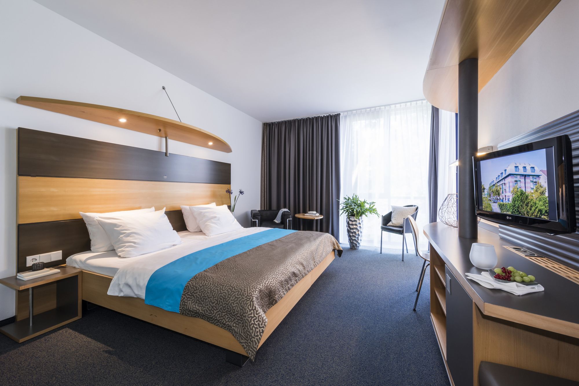 Фото отеля 2