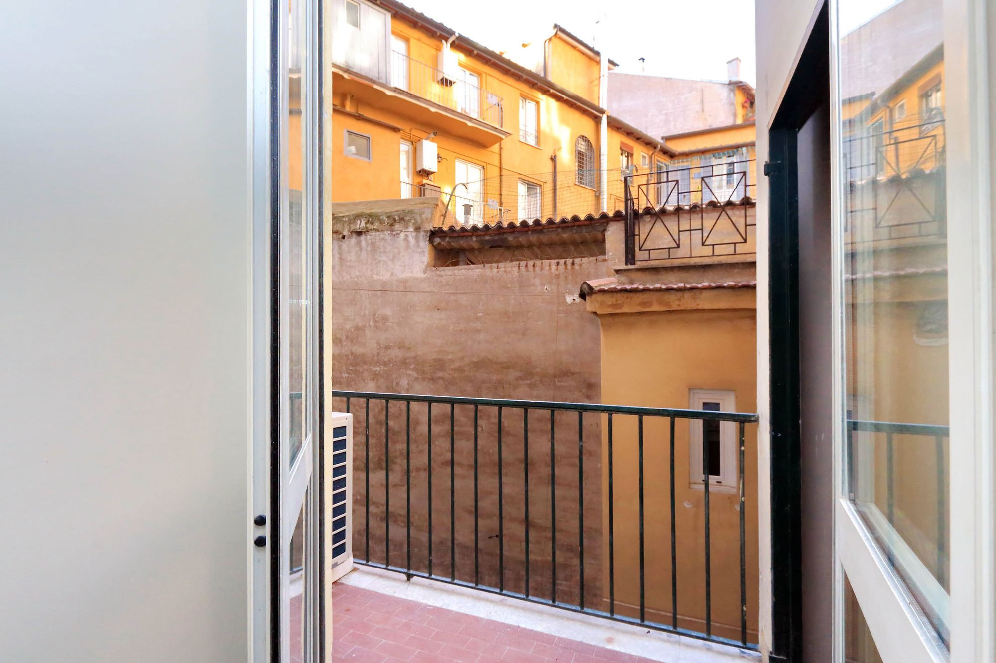 Фото Monti Apartments - My Extra Home