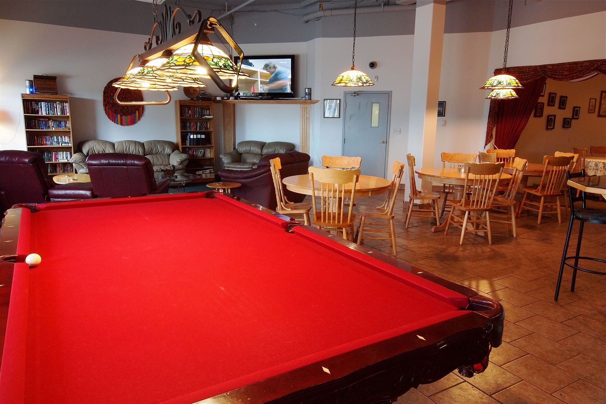 Фото Executive House Suites Hotel & Conference Centre