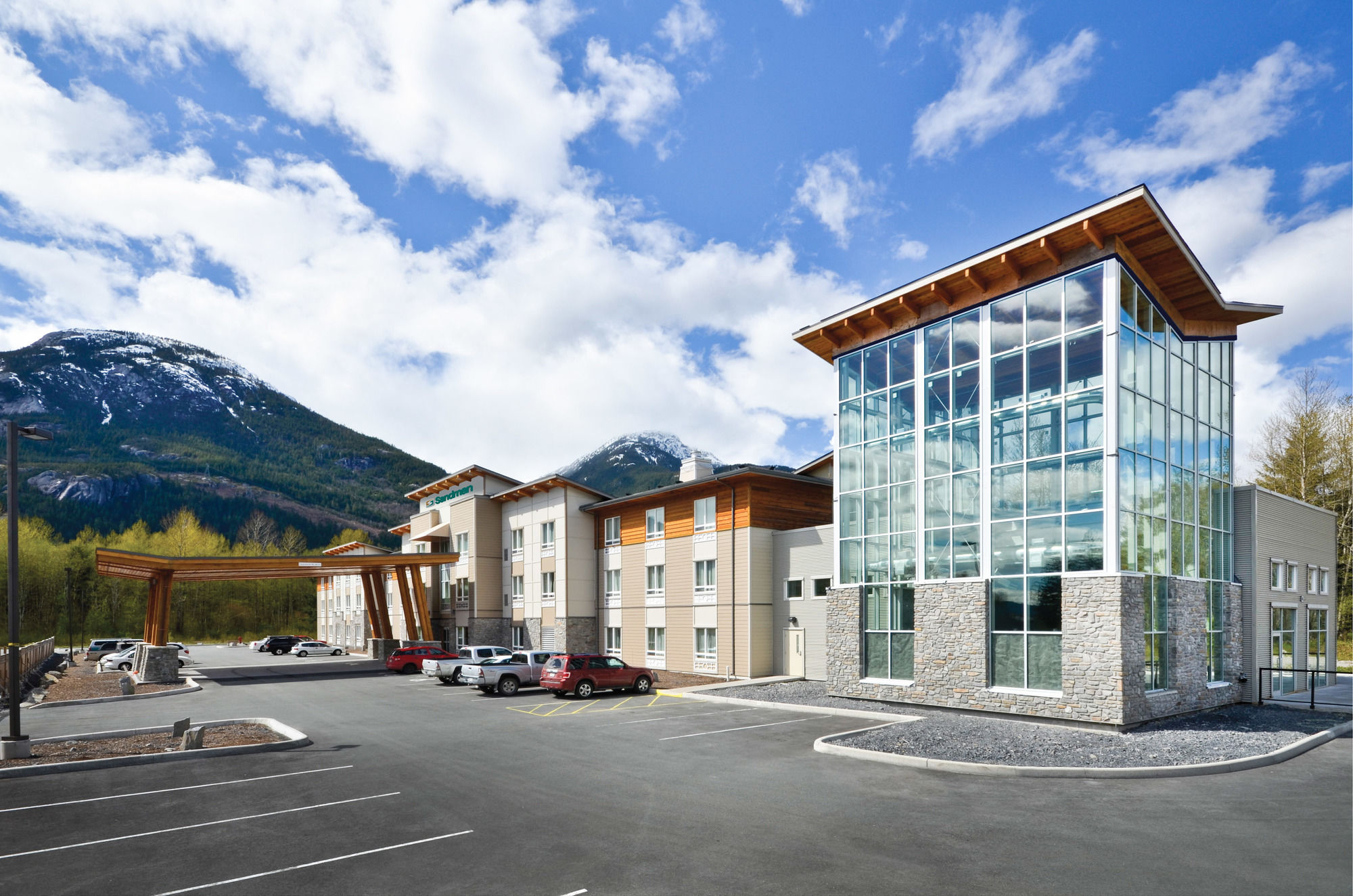 Фото Sandman Hotel & Suites Squamish