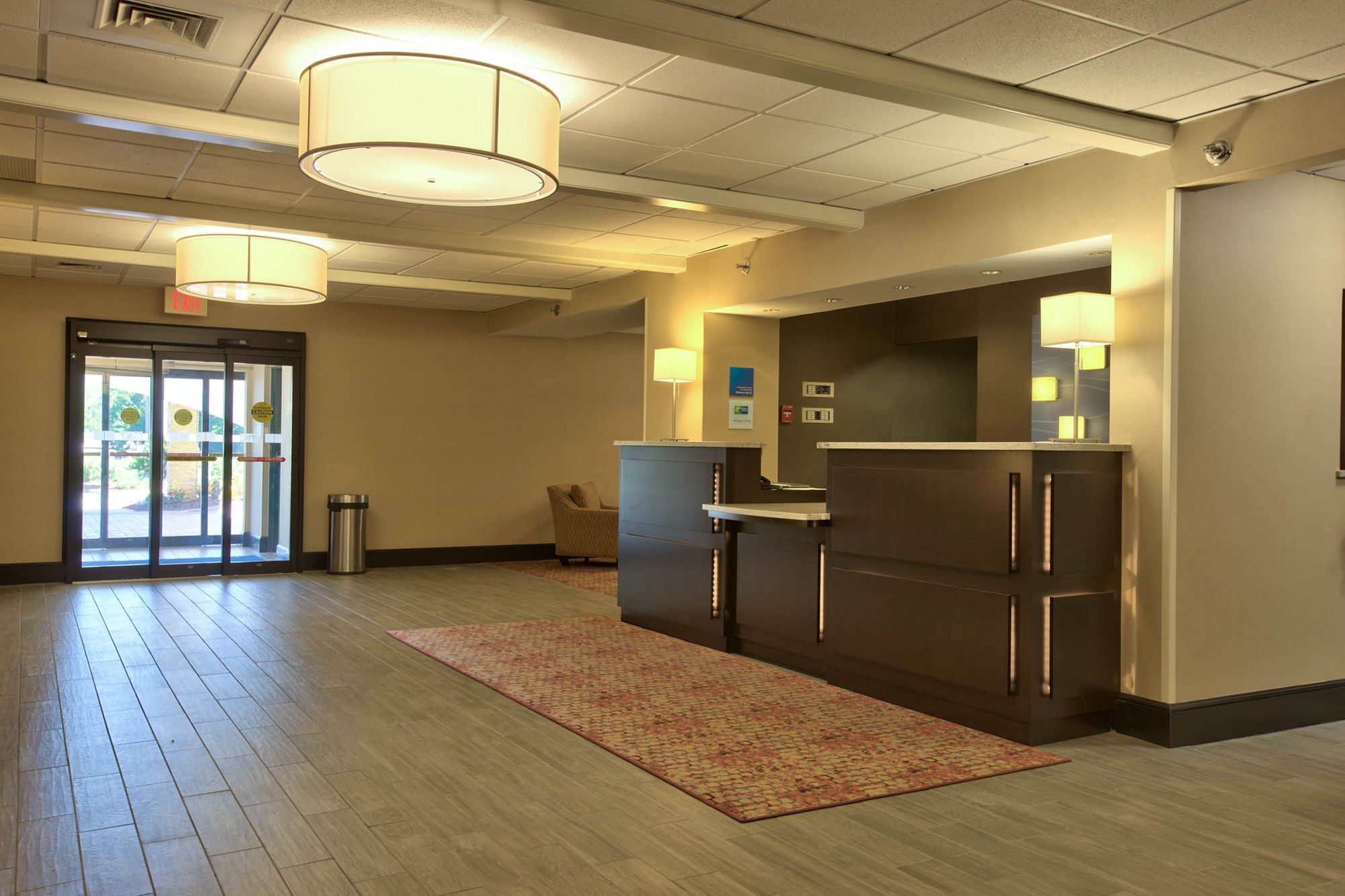 Фото Holiday Inn Express Tallahassee - I-10 E, an Ihg Hotel