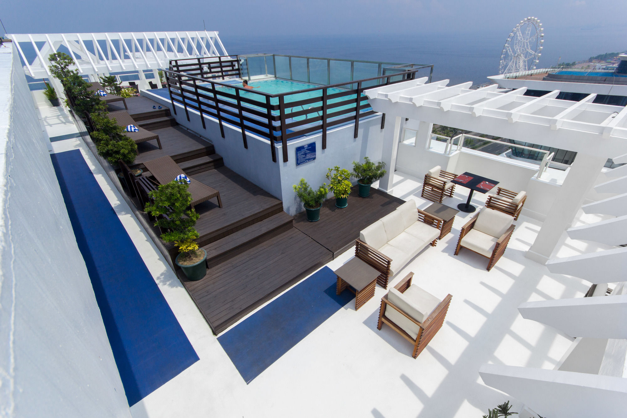 Фото Microtel by Wyndham Mall of Asia