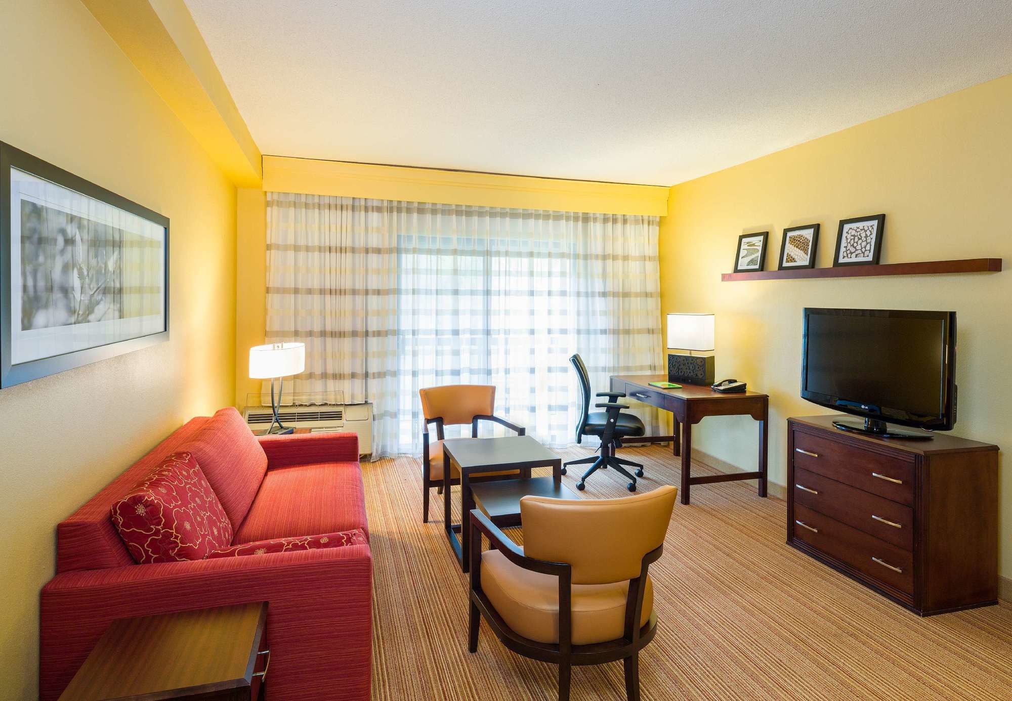 Фото Courtyard by Marriott Wilmington Brandywine