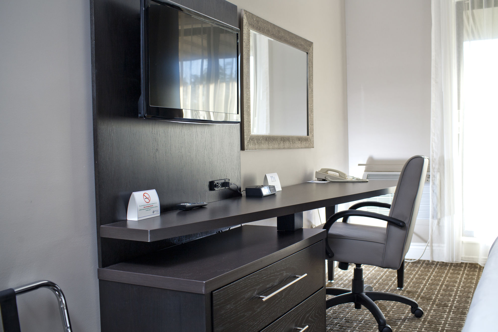 Фото Ramada by Wyndham Ottawa On The Rideau