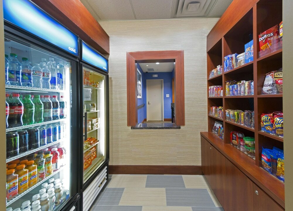 Фото Hampton Inn & Suites Riverside/Corona East