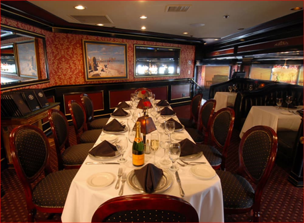 Фото Dorymans Oceanfront Inn