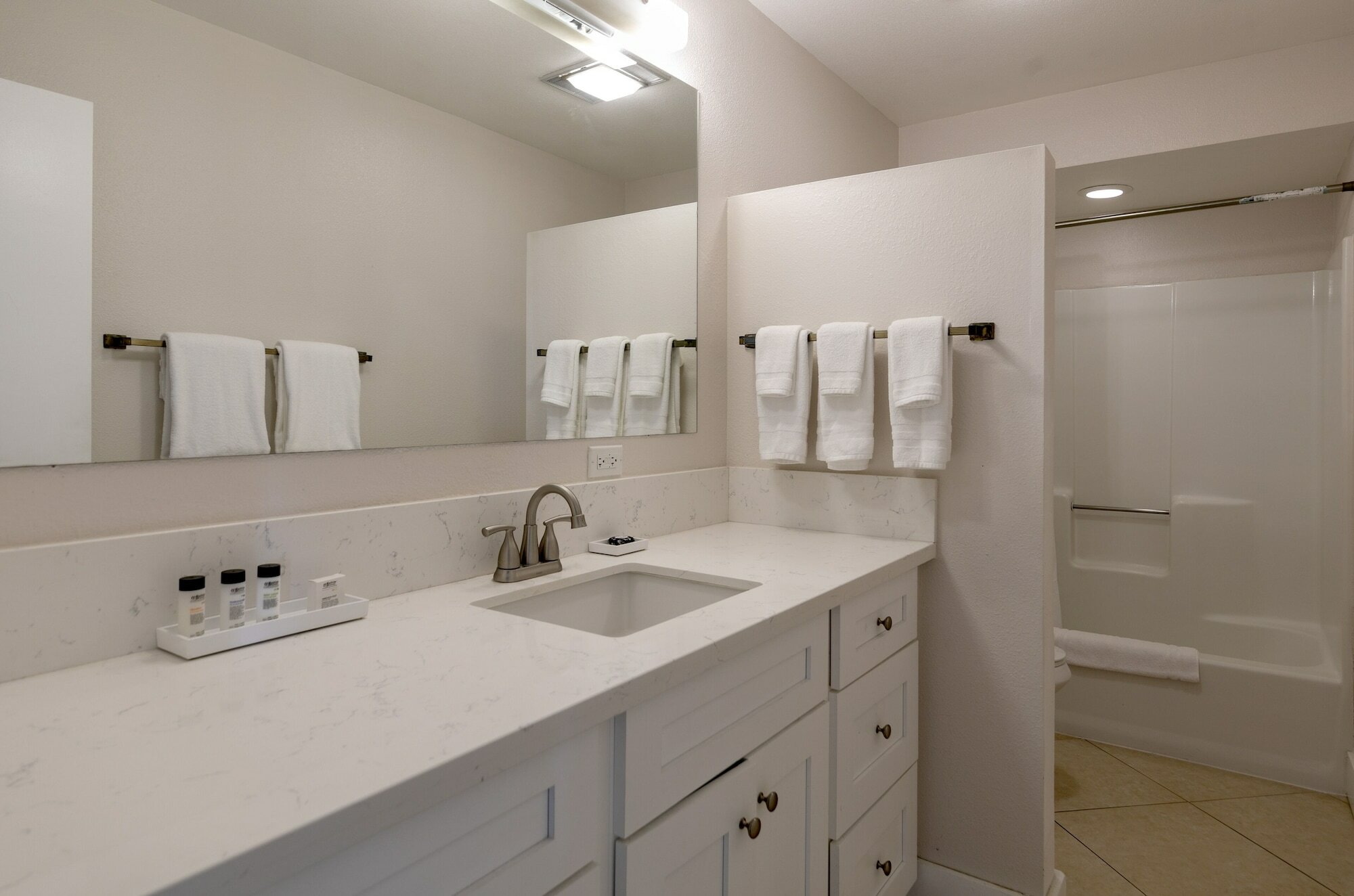 Фото La Jolla Cove Suites