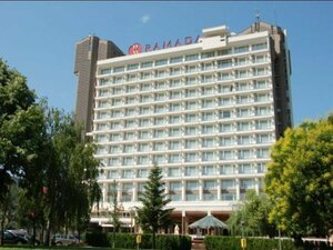 отель Ramada by Wyndham Bucharest Parc