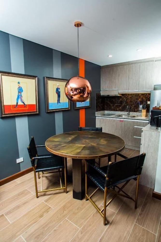 Фото Unwnd Flats Makati