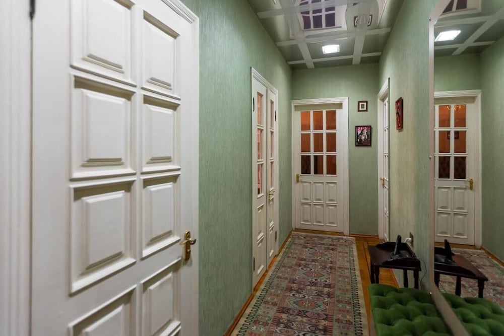 Фото Luxury Apartment with Flame Tower View