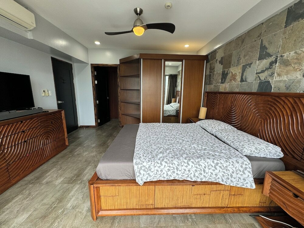 Фото Three bedroom with Balcony in Makati