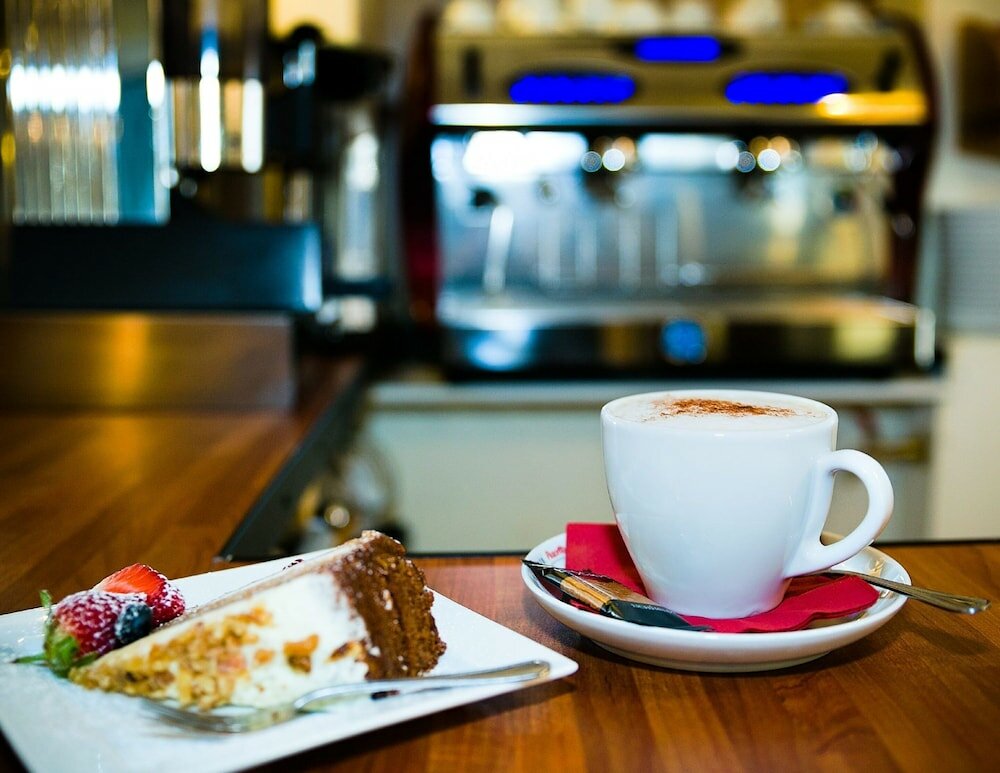 Фото The Cumberland Hotel