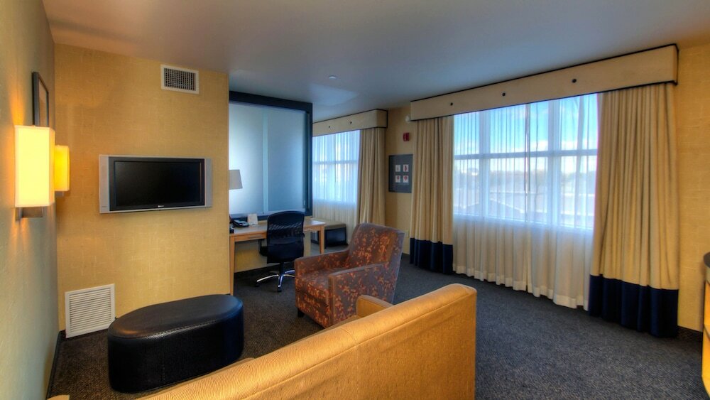 Фото Holiday Inn Boise Airport