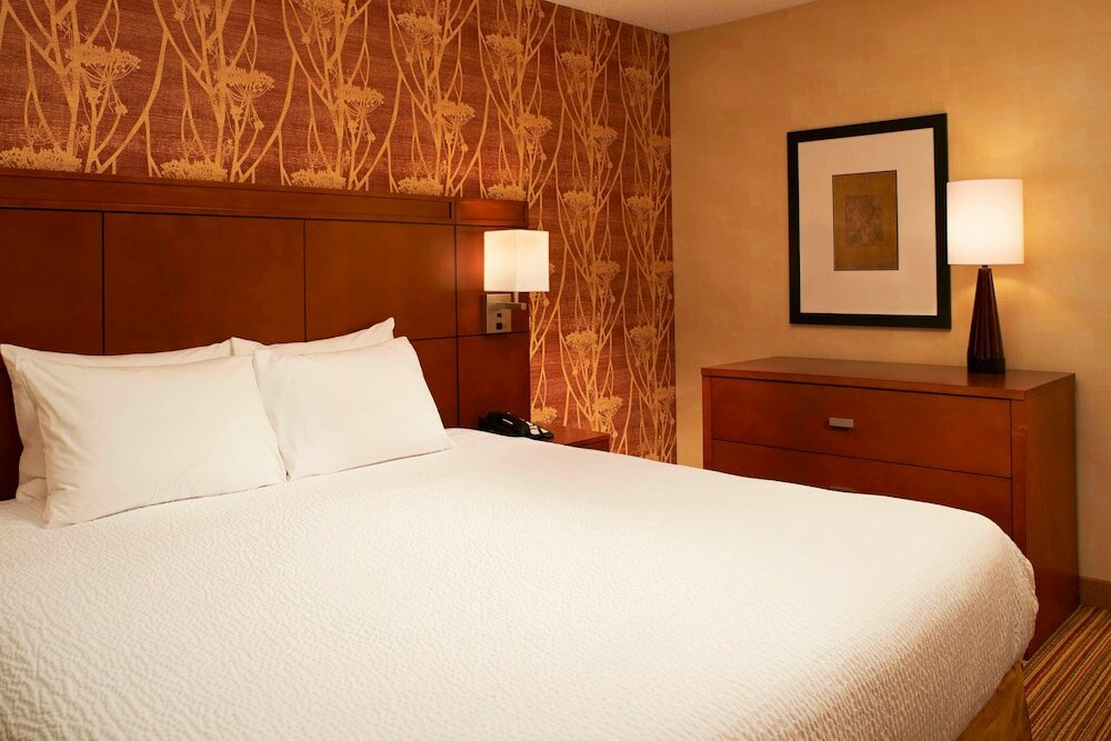 Фото Courtyard by Marriott Des Moines West Clive