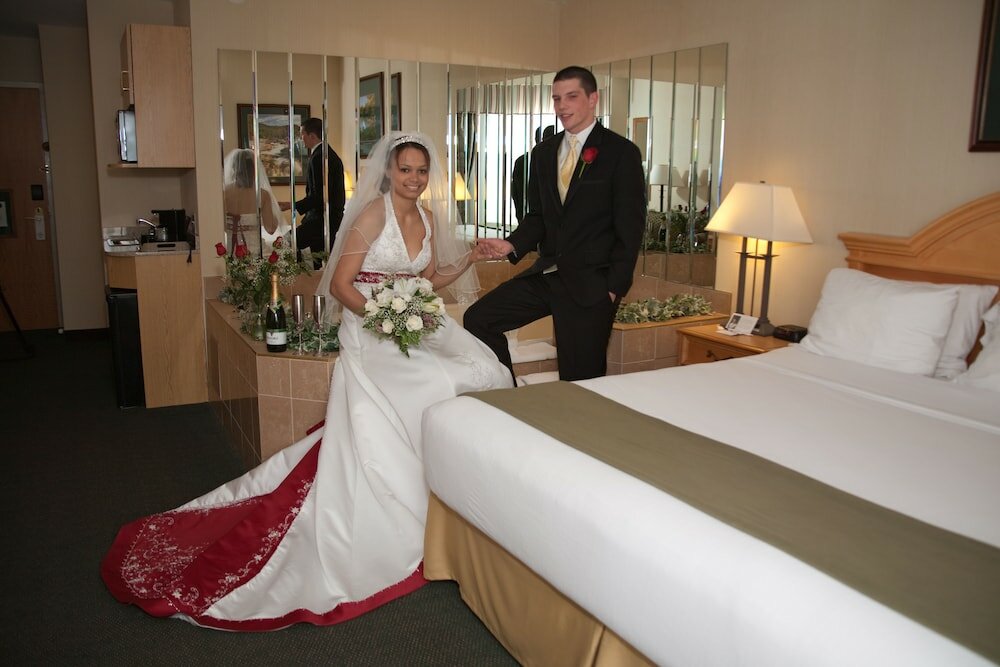 Фото Holiday Inn Express Hotel & Suites Watertown-Thousand Island, an Ihg Hotel