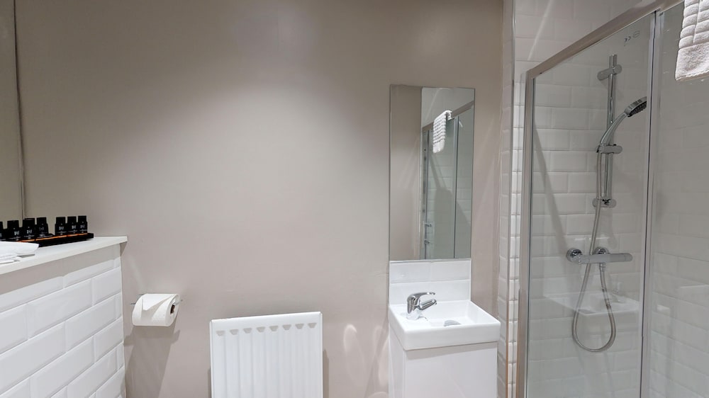 Фото Bishop's Gate Hotel