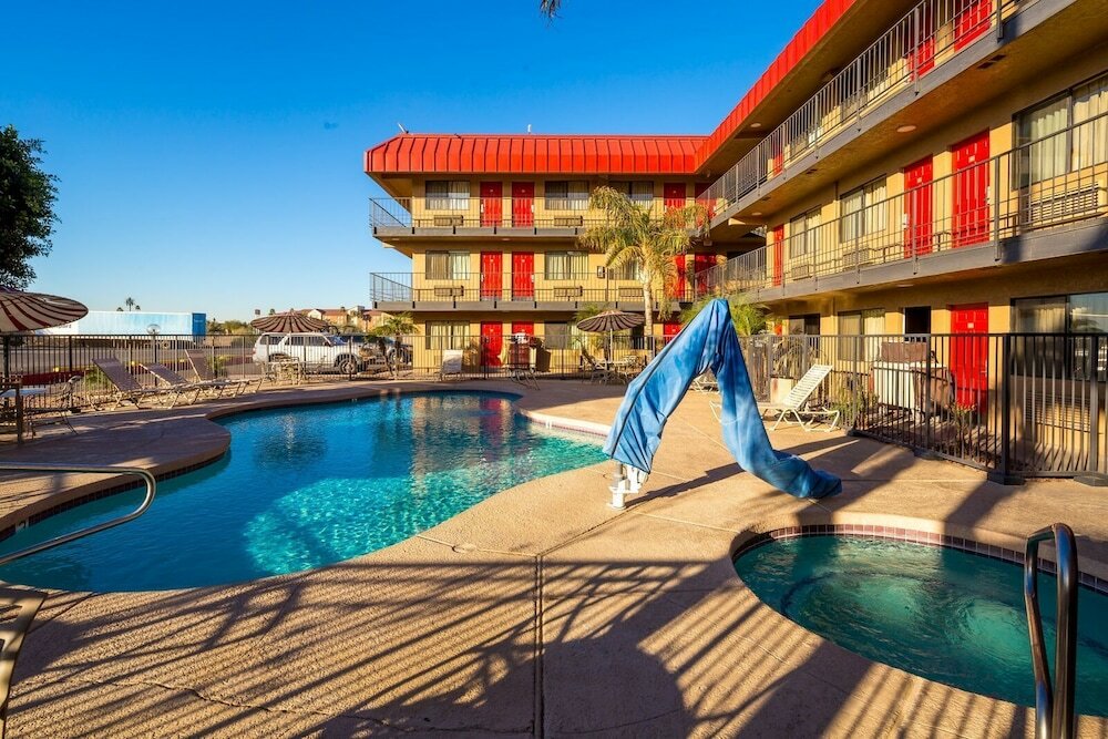 Фото отеля 2