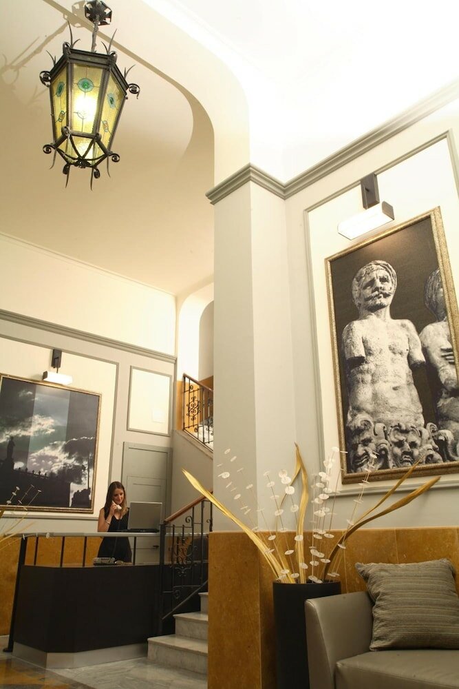 Фото отеля 2