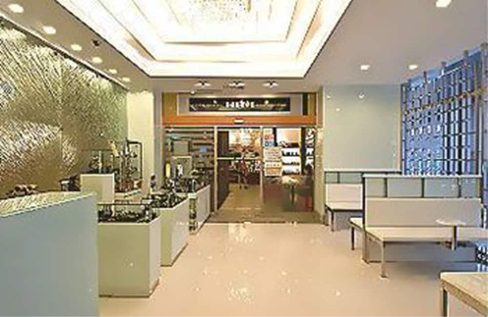 Фото First Hotel