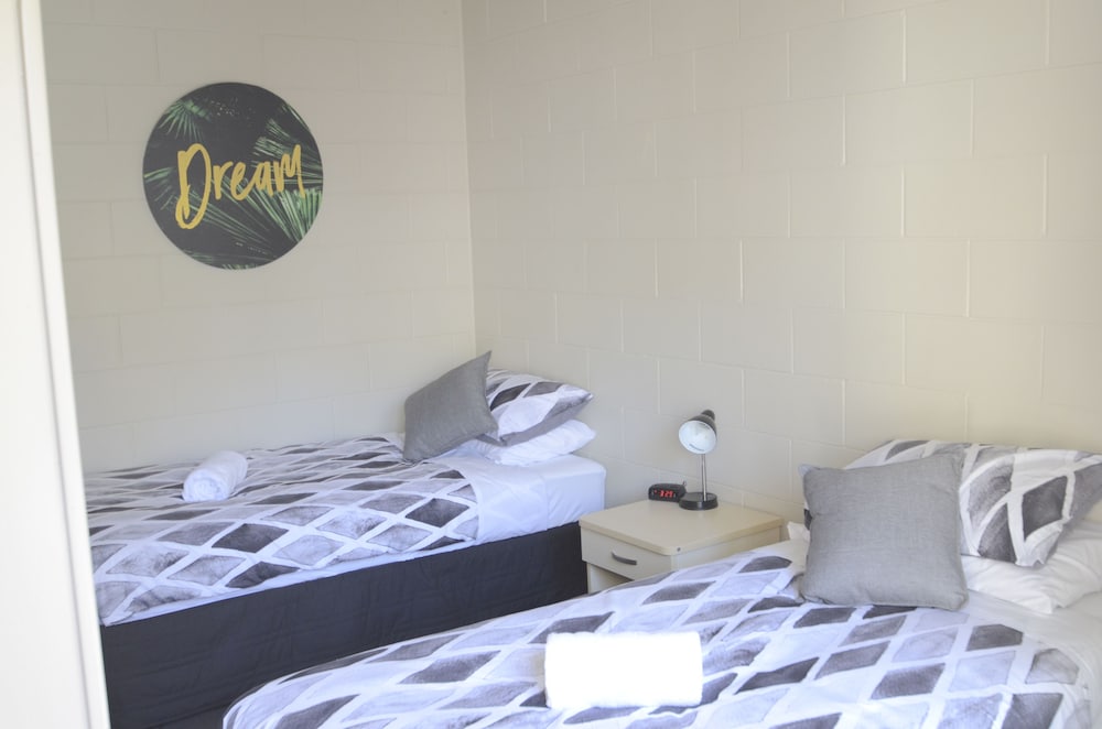 Фото Bridge Backpackers