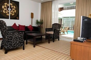 Фото Chateau Dale Boutique Residence