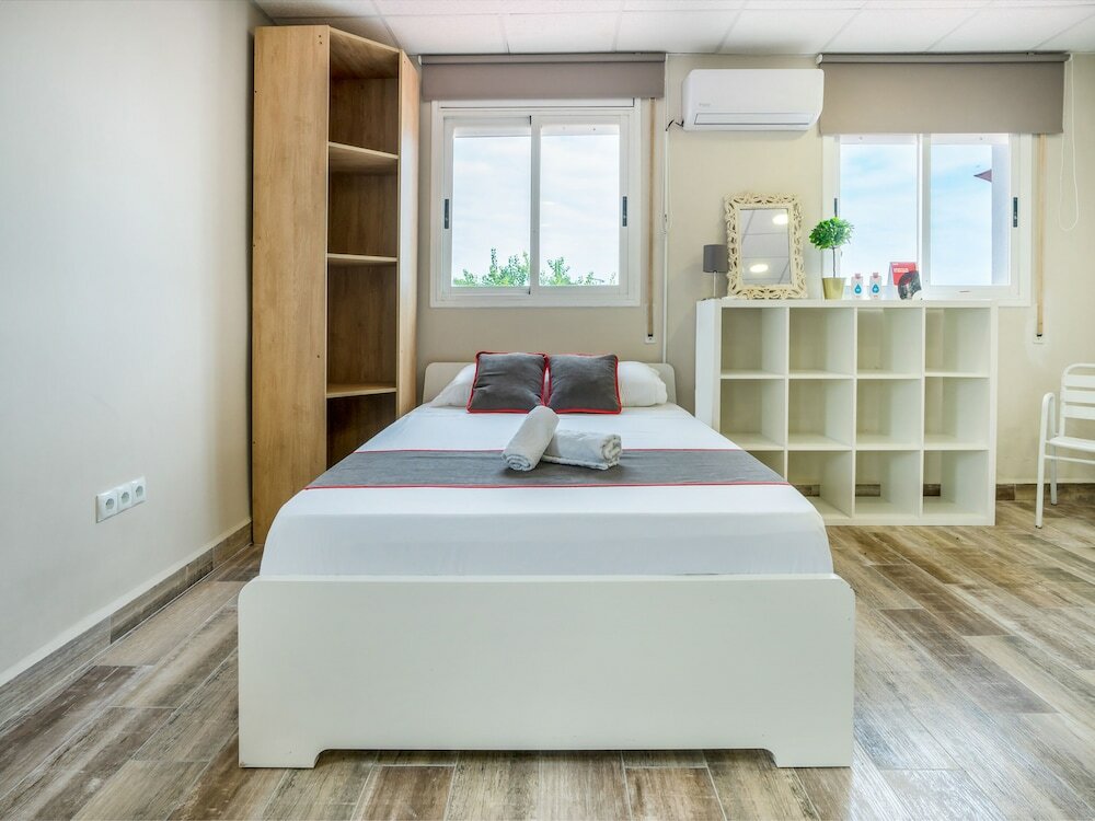 Фото Hostal El Patio de la Luna by Vivere Stays