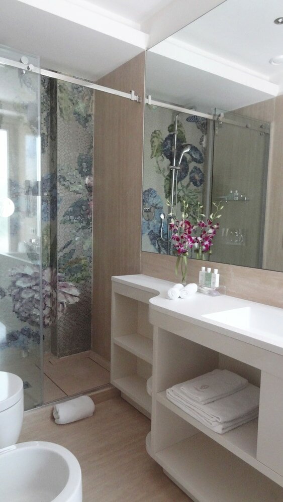 Фото Augustana House