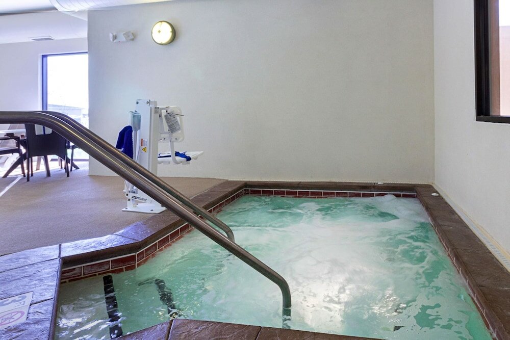 Фото Comfort Suites and Conference Center