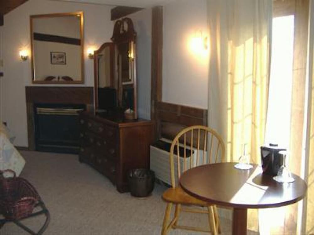 Фото Sturbridge Country Inn