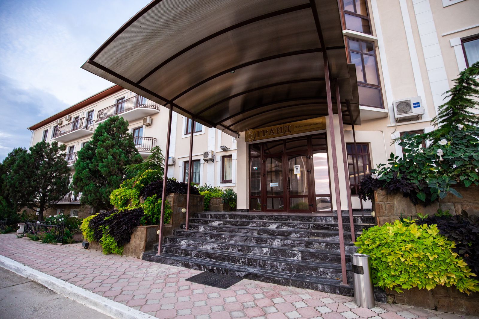 Фото отеля 2