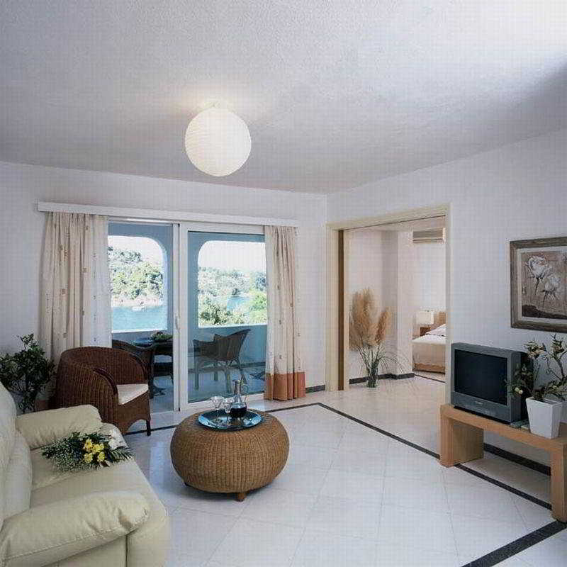 Фото Cape Kanapitsa Hotel & Suites