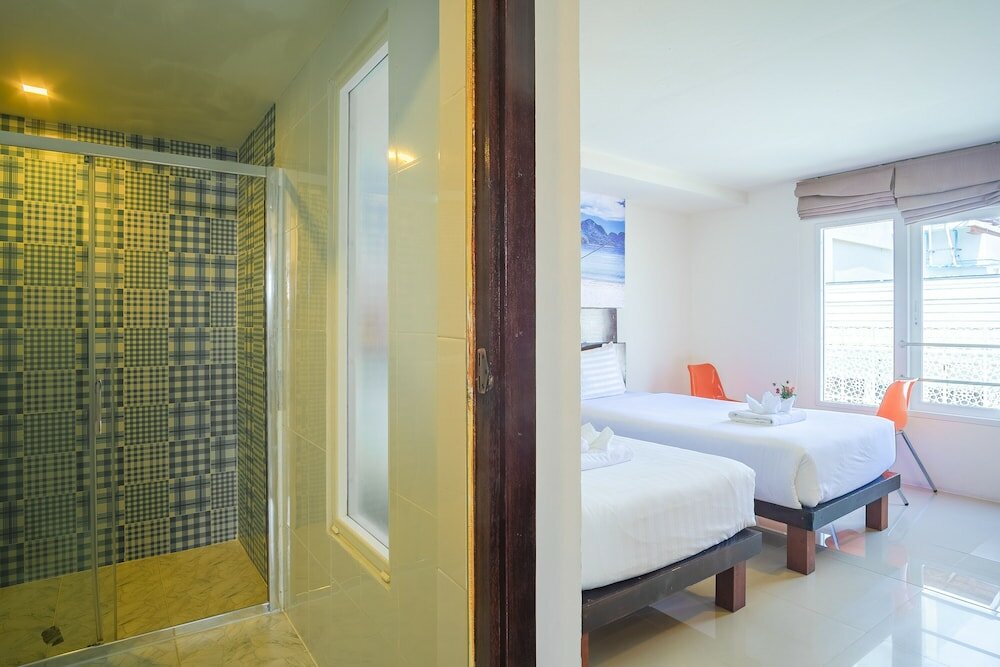 Фото Patong Buri Resort