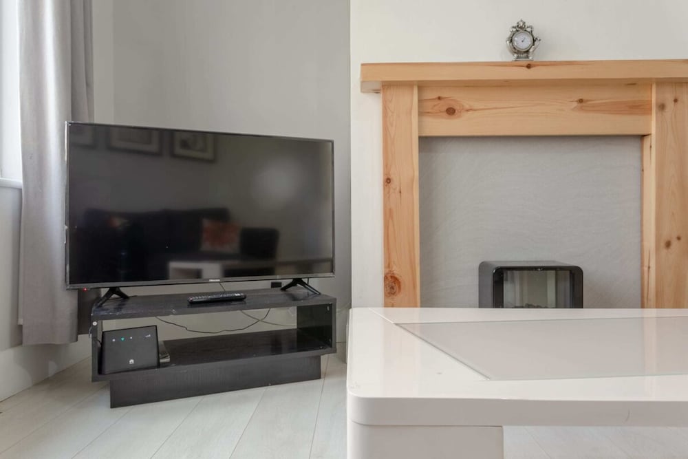 Фото Modern 2 Bedroom Apartment in Morden