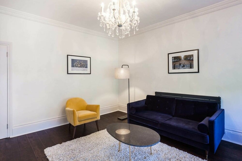 Фото Elegant, Airy 2 Bedroom Flat in Paddington