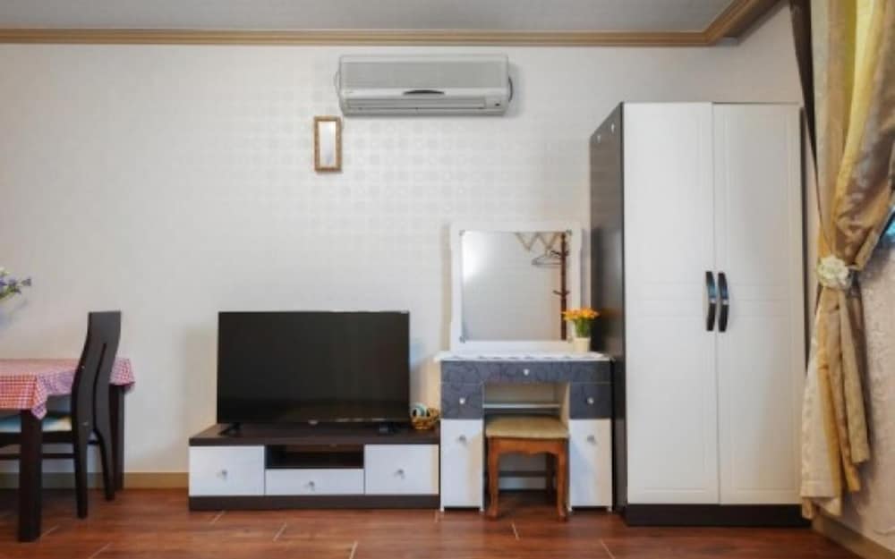 Фото Yeosu Expo Pension Hotel