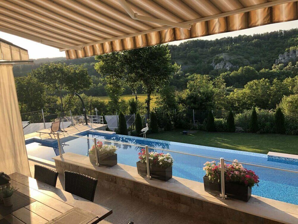 Фото Luxurious Sunset Villa with Pool