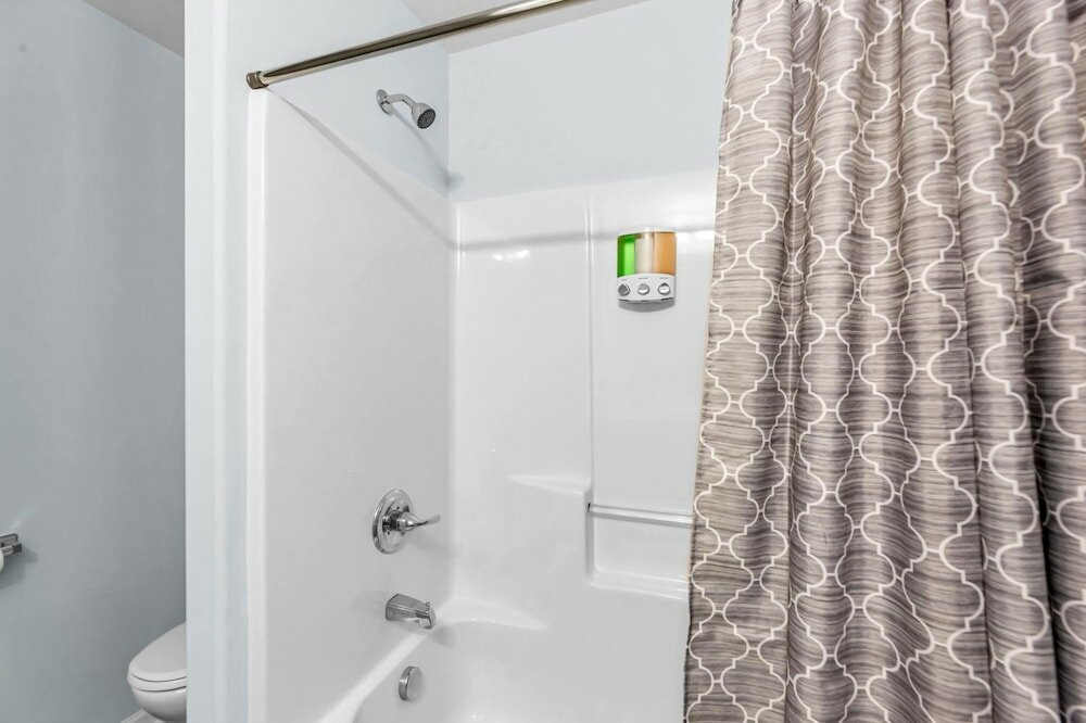 Фото 5006 Beale Ave Orange Door