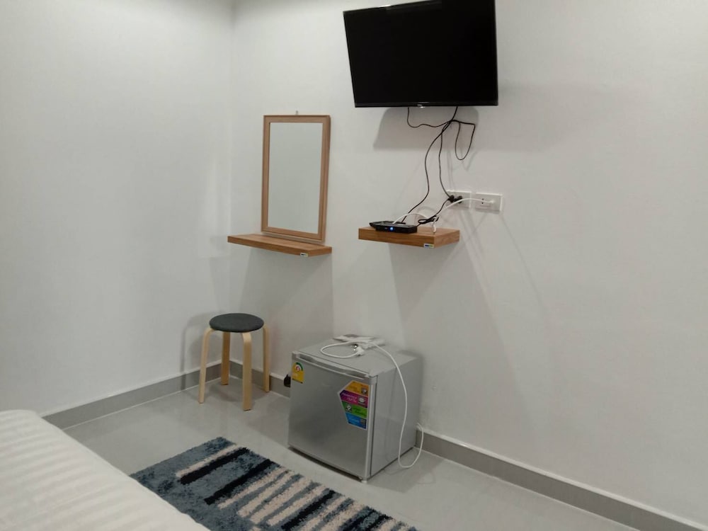 Фото Chaiyai River Front Hotel