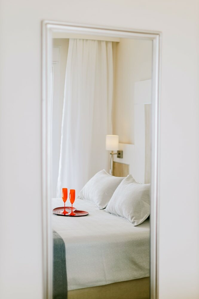 Фото The Three Graces