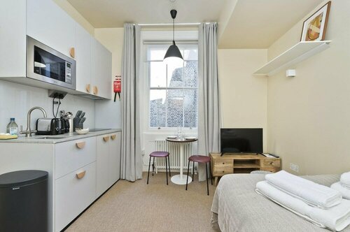 Гостиница Large Studio Apartment in Popular Primrose Hill в Лондоне