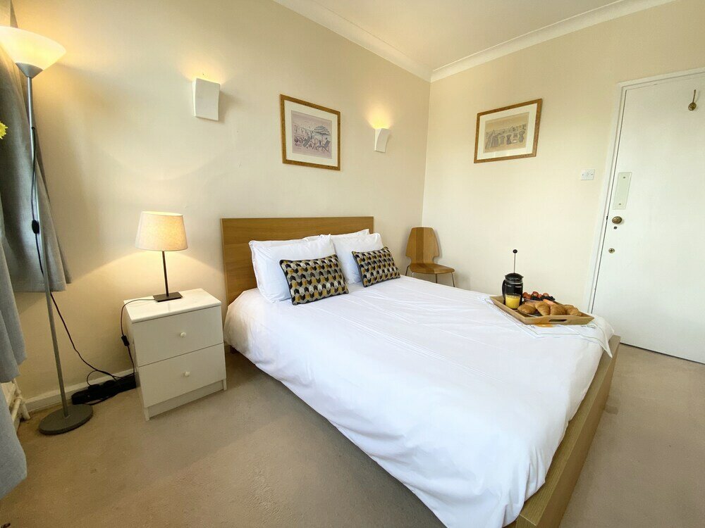 Фото Stylish Apartments next to Buckingham Palace