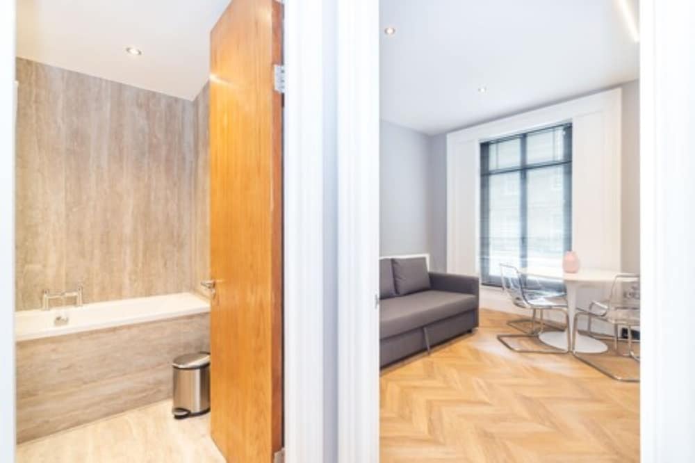 Фото Pml Apartments Southwick Street