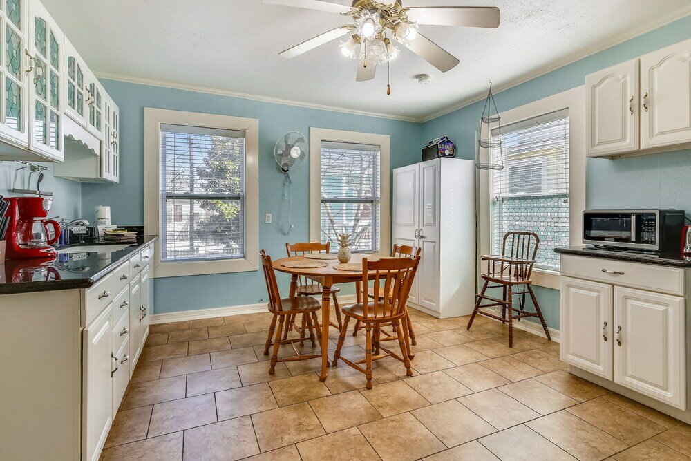 Фото A Bended Oak Bungalow