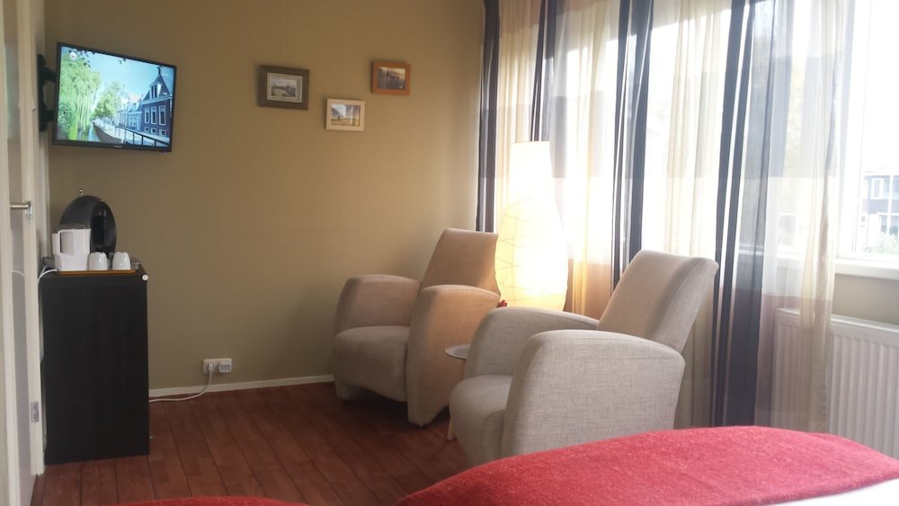 Фото Bed and Breakfast Oosterpark