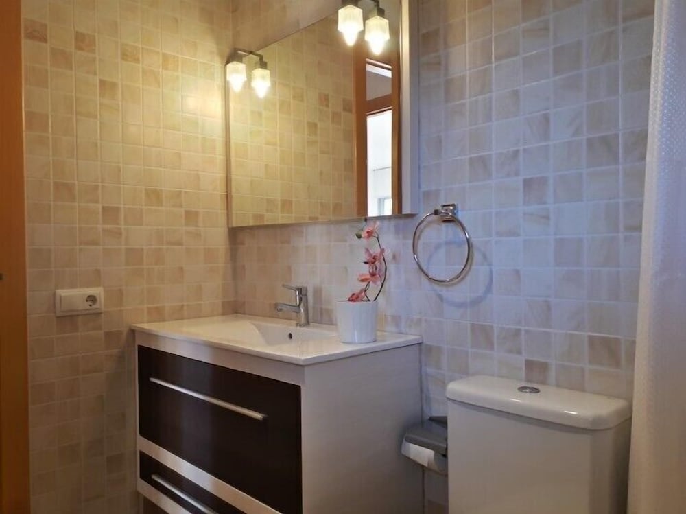 Фото Chalet con piscina y vistas a 10min de la playa de Blanes