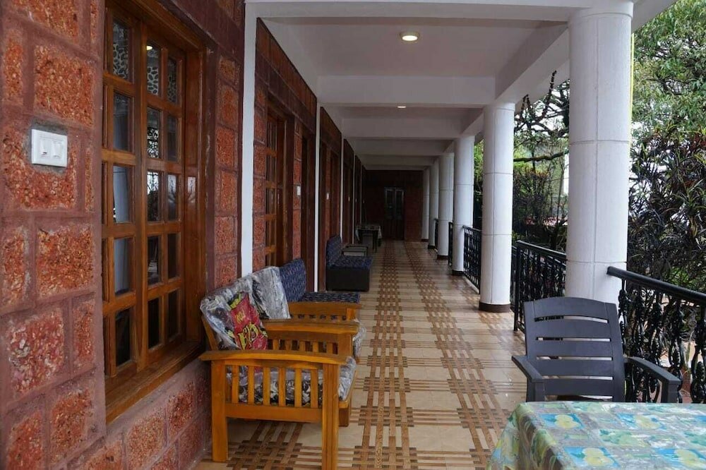 Фото Hotel Godai Girikunj