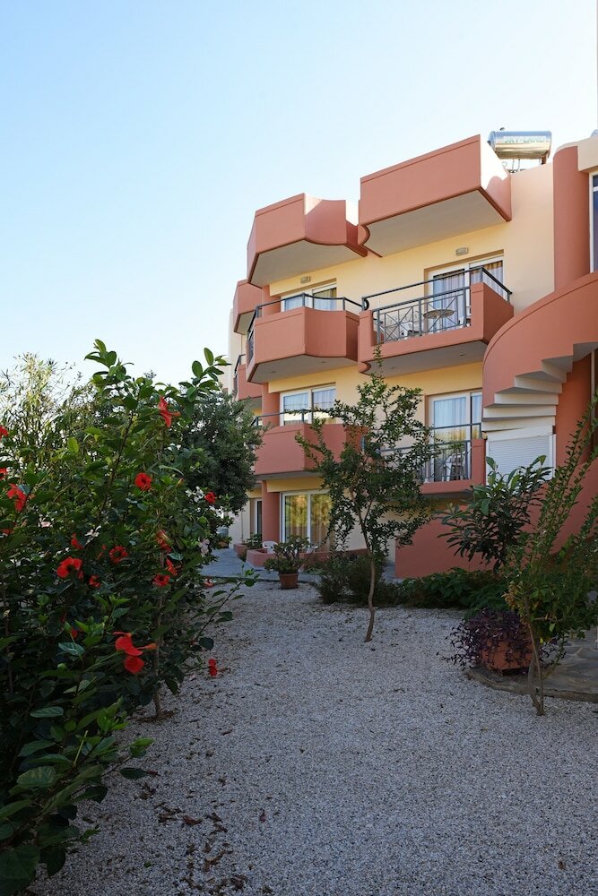 Фото Iolkos Hotel Apartments