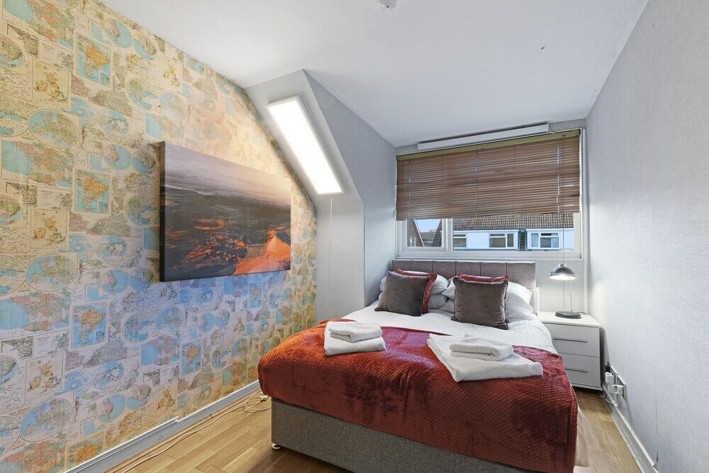 Фото Serviced 4 Bdrm 2 bath house Maidenhead