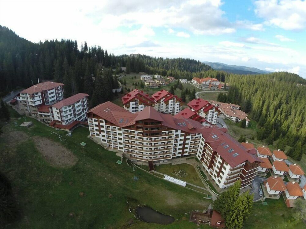 Фото Forest Nook Aparthotel