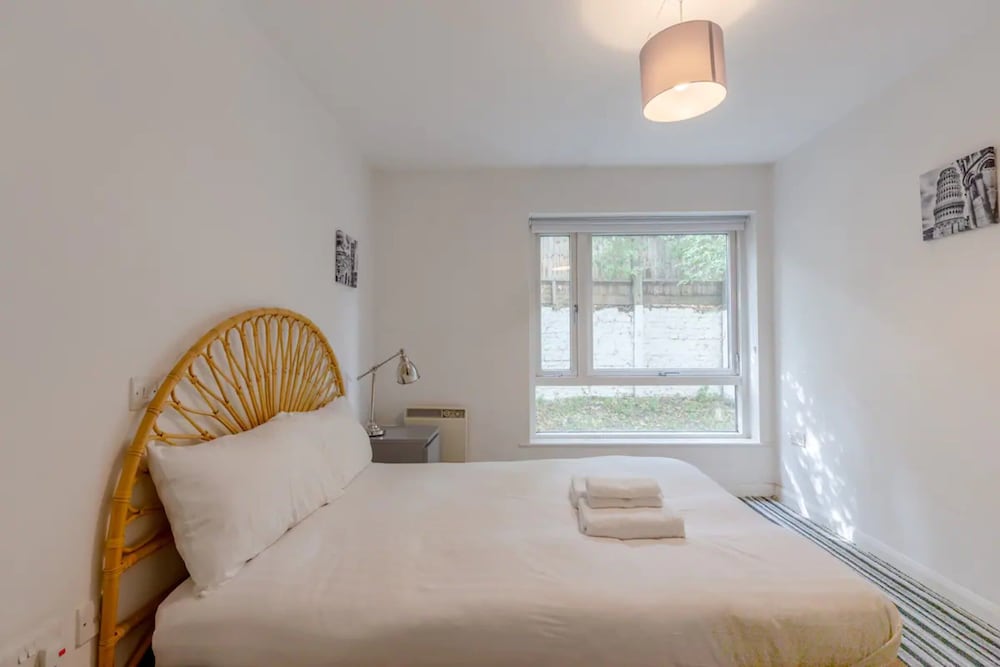 Фото Spacious 1 Bed Apartment Near Shoreditch Park